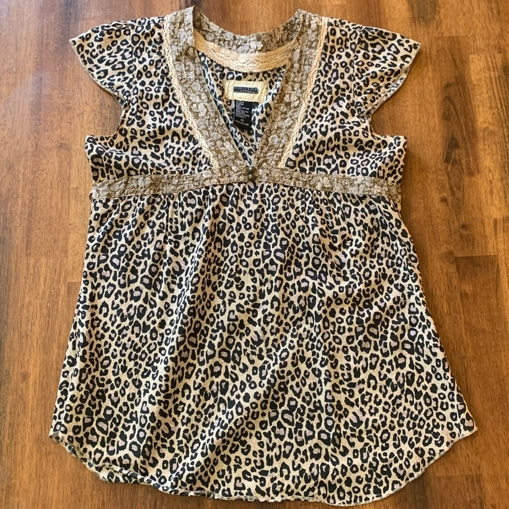 Sanctuary top women’s XS animal print brown black tan tie backV-neck gol…